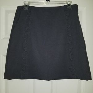 ***LOFT ***Grey ruffle front mini skirt